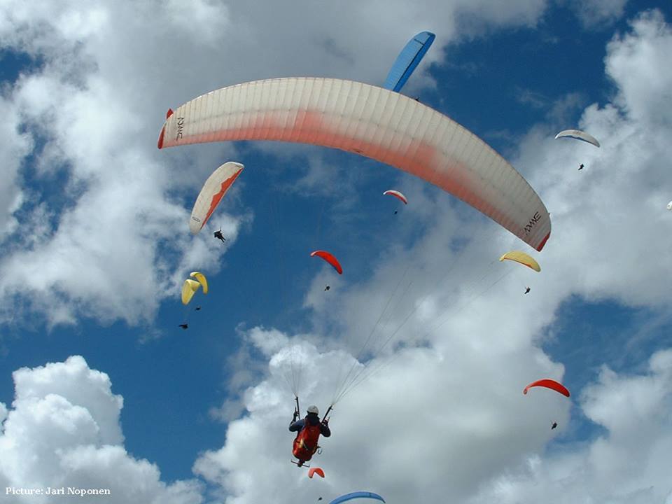 Paragliding pre-world cup begins at Billing in Himachal Pradesh