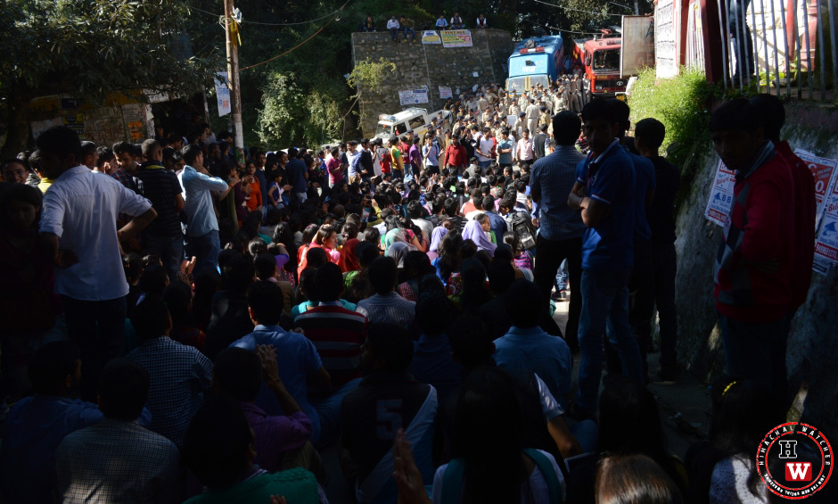 massive-student-protest-in-himachal
