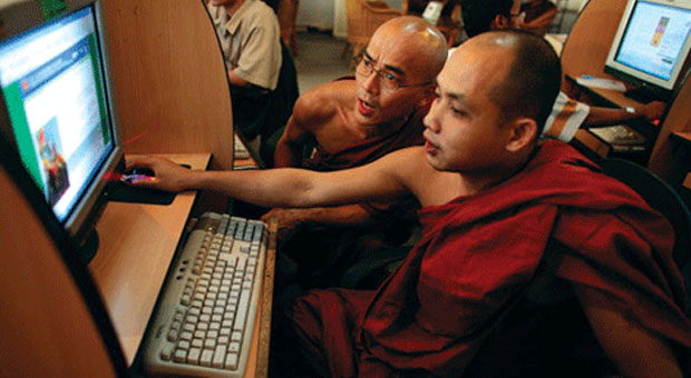 monks-using-computer