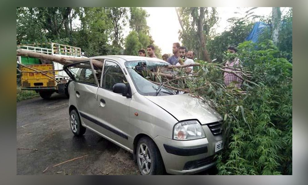 Kangra: Miraculous escape for a family | Himachal Watcher